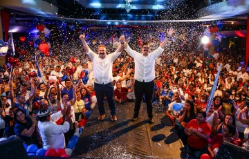 Multidão faz festa no lançamento das pré-candidaturas de Eriberto Medeiros e Eriberto Filho no Recife