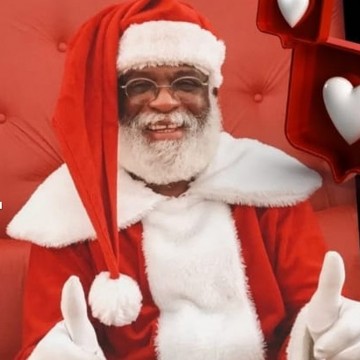 Centro de compras contrata Papai Noel negro para o Natal