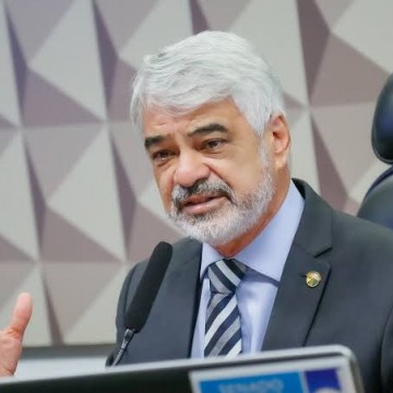 Humberto Costa deve permanecer no Senado para ajudar Lula na articulação
