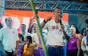 “Esse povo aqui tem lado, e é o lado do futuro governador Danilo Cabral”, afirma Lupércio