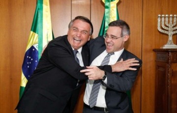 Mendonça interrompe análise de investigações contra Bolsonaro no STF 