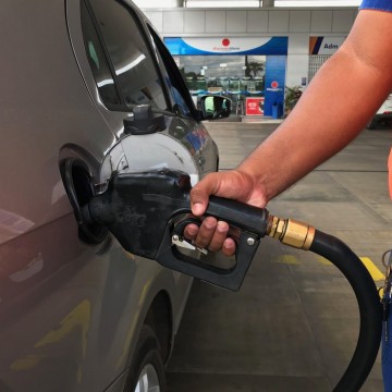 Mudança no preço da gasolina e do GNV começa a valer hoje em Pernambuco