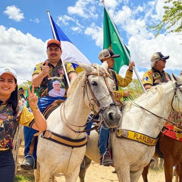 Chaparral e Juliana prestigiam 2ª Cavalgada dos Compadres de Casinhas