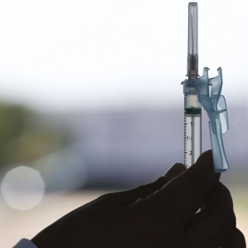 Vacina brasileira contra a covid-19 deve estar pronta em 9 meses