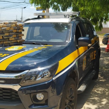 Em Petrolina, PRF apreende 30kg de cocaína e R$34 mil sem comprovação de origem