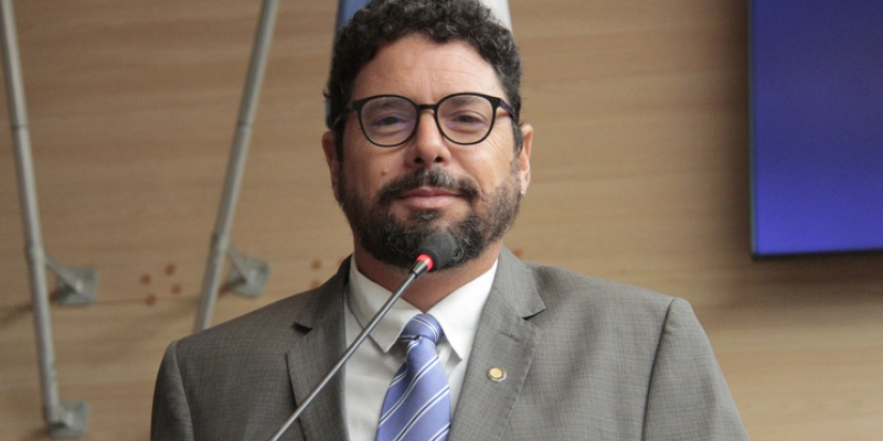 Ivan Moraes, é jornalista e ativista dos direitos humanos, ocupa o mandato desde 2017