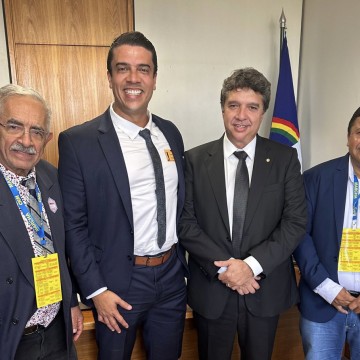 Guilherme Uchôa Jr recebe prefeitos de Agrestina, Caruaru, Paulista e Itamaracá