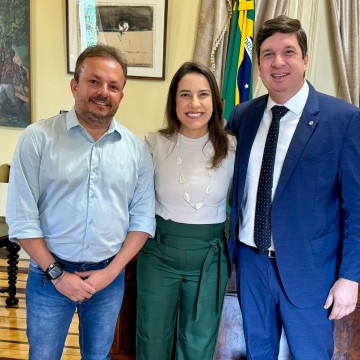 Deputado Joãozinho Tenório e pré-candidato a prefeito de Salgueiro, Fabinho Lisandro, se reúnem com a governadora 
