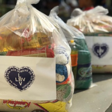 Entrega de cestas básicas e kits de limpeza doméstica no Recife marca parte de celebração dos 45 anos da LBV