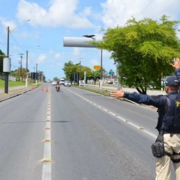 PRF intensifica fiscalização durante Operação Carnaval em Pernambuco