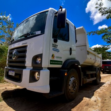 Caruaru intensifica manutenção e recuperação de estradas da zona rural