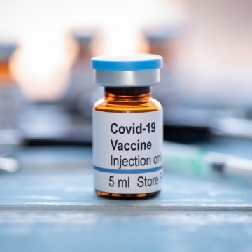 AstraZeneca anuncia retomada de testes de vacina contra covid-19