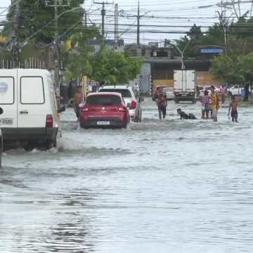  Chuvas intensas causam prejuízos e acidentes no Grande Recife
