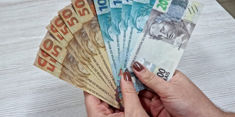 Foram apreendidos um total de R$ 1.500 reais em notas falsas.