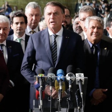 Bolsonaro critica manifestações que prejudicam população 