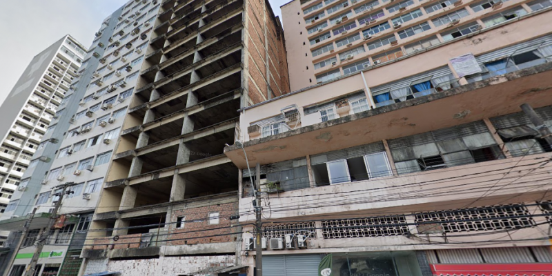 Camila Sampaio, egressa do curso de Arquitetura e Urbanismo da UFPE, propõe a restauração da ruína urbana do Edifício Siqueira Campos, localizado no bairro de Santo Antônio