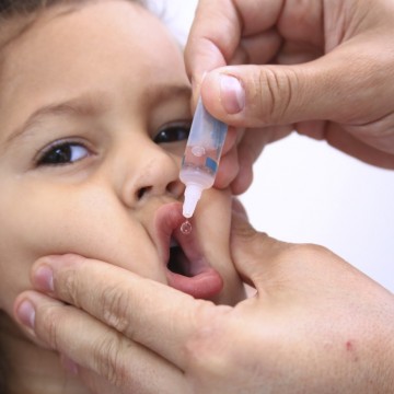 Prefeitura do Recife leva mutirão de vacinação contra Covid, poliomielite e gripe para 11 localidades neste fim de semana