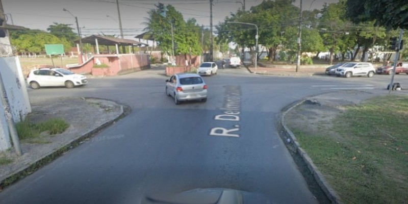 A intervenção tem como objetivo solucionar os problemas de circulação no cruzamento da Rua Delmiro Gouveia com a Rua Quinze de Março