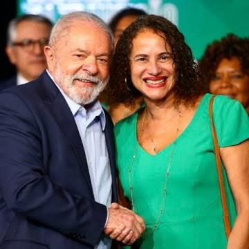 Lula rasga elogios à ministra Luciana Santos
