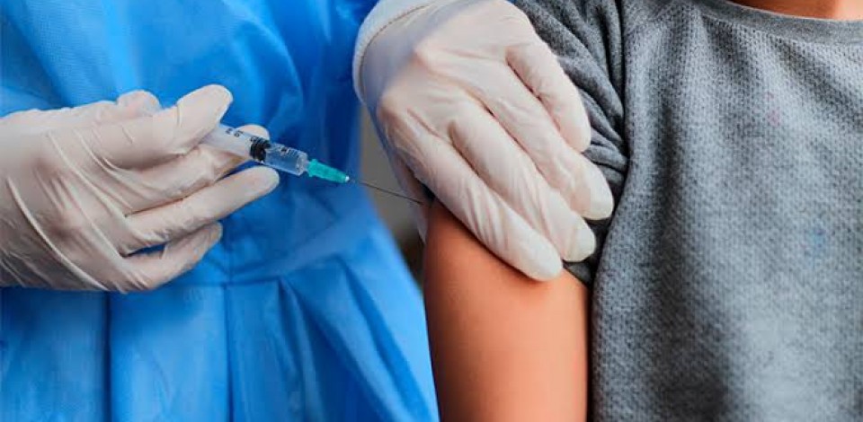 Brasil recebe primeiro lote de imunizante contra COVID-19 para crianças 