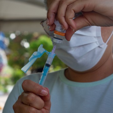 Quase 90% da população pernambucana já recebeu pelo menos uma dose da vacina contra Covid-19