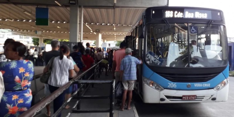 Cerca de 200 mil usuários diários do metrô de Recife são afetados pela paralisação.