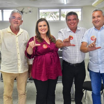 Marília recebe apoio dos prefeitos de Caetés, São Bento do Una e Iati