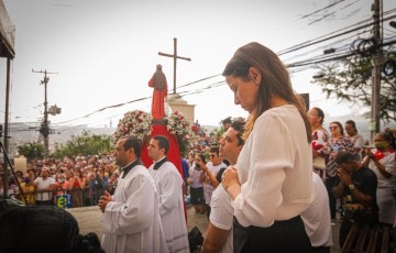 Raquel Lyra participa, em Caruaru, de celebração em homenagem a Santa Luzia