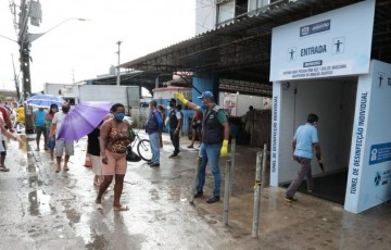 Prefeitura do Jaboatão instala túnel de desinfecção no Mercado das Mangueiras