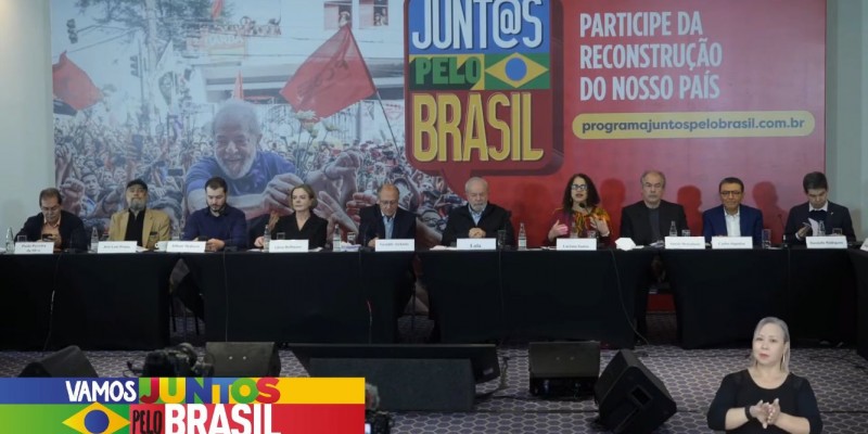 O evento, que aconteceu em São Paulo e reuniu os presidentes de todos os partidos que compõem a coligação Juntos pelo Brasil