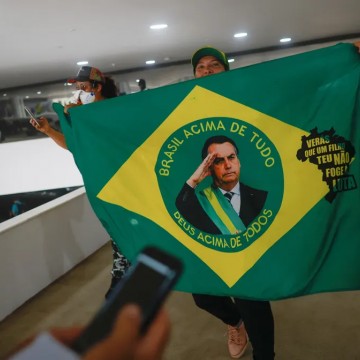 Políticos pernambucanos se posicionam contra atos criminosos em Brasília
