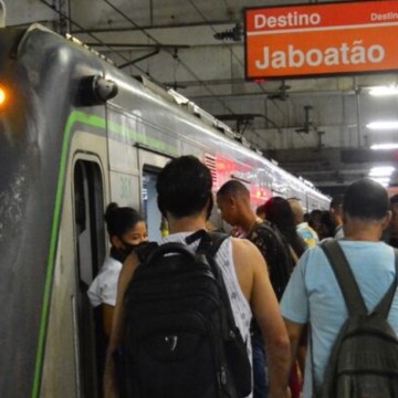 Pelo segundo dia seguido, o Metrô do Recife apresenta problemas na manhã desta terça-feira