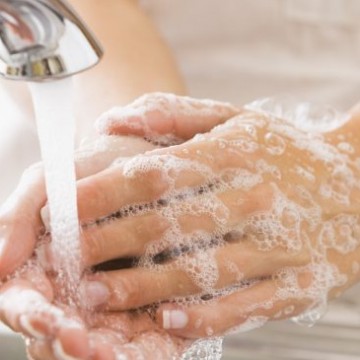 Cuidados com a higiene das mãos para evitar o vírus da gripe