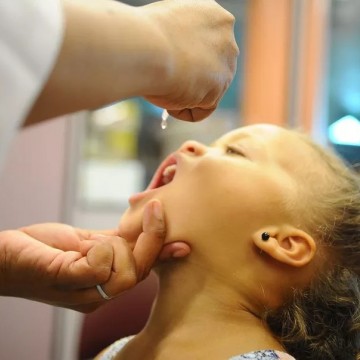 Ministério da Saúde prorroga campanha de vacinação contra poliomielite devido à baixa adesão