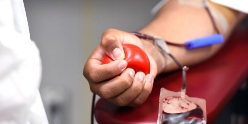 Doação é fundamental para garantir o fornecimento de bolsas de sangue; atualmente com estoque baixo