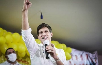 Coluna da segunda | João Campos acerta detalhes para ampliar palanque rumo à reeleição