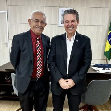 Prefeito Yves Ribeiro se reúne com Ministro André de Paula