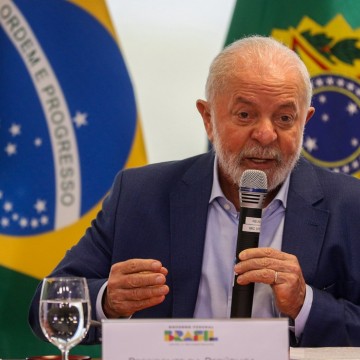 Lula pede que obras avancem sem “repetir possíveis equívocos” 