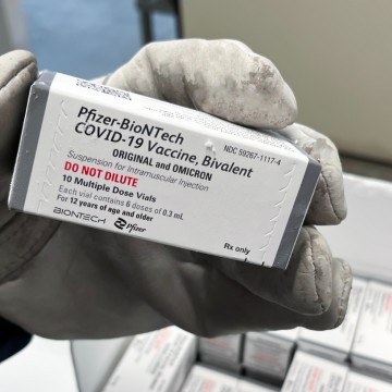 Vacinação com imunizante bivalente contra a COVID-19 começa nesta segunda-feira