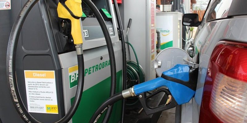 Preço médio de venda do litro de gasolina para as distribuidoras passou de R$ 3,86 para R$ 4,06