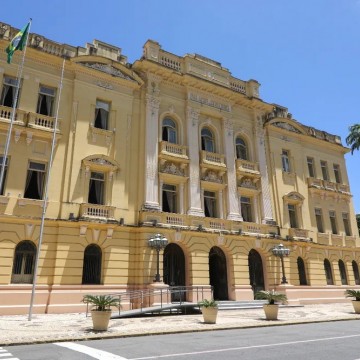 Governadora Raquel Lyra empossa quatro novos secretários