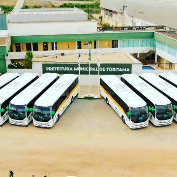 Edilson Tavares entrega de uma só vez 10 Ônibus Escolares 0km