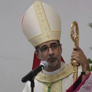 Bispo de Caruaru recomenda que sacerdotes não dêem comunhão aos defensores do aborto