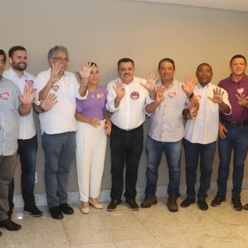Prefeito e 7 vereadores de Macaparana declaram apoio à Raquel