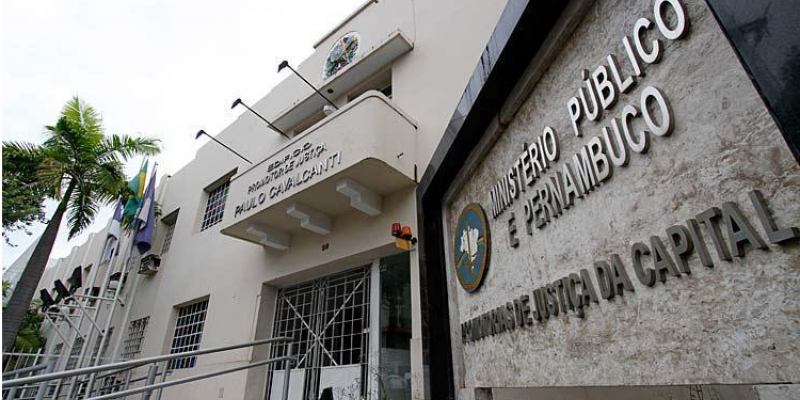 Segundo uma denúncia que o órgão recebeu, a empresa de Santa Catarina que foi contratada para fornecer laboratórios para a Prefeitura