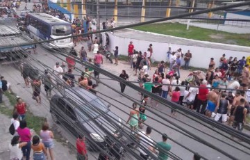 Micro-ônibus atropela participantes de procissão em Jaboatão; acidente deixou 4 mortos e mais de 20 feridos