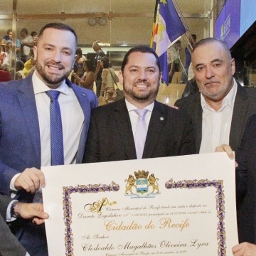 Clodoaldo Magalhães recebe título de cidadão recifense 