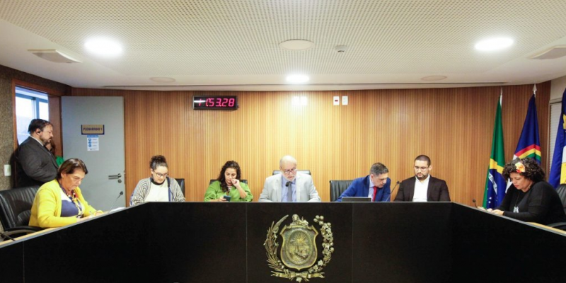 A governadora Raquel Lyra (PSDB) sugeriu um reajuste do piso salarial, em 14,95%