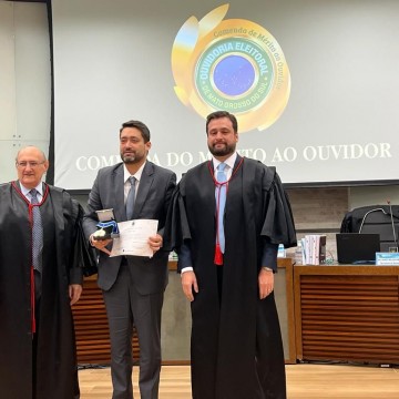 Advogado pernambucano recebe comenda do colégio eleitoral do Mato Grosso do Sul 