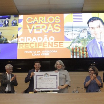 Carlos Veras recebe Título de Cidadão Recifense